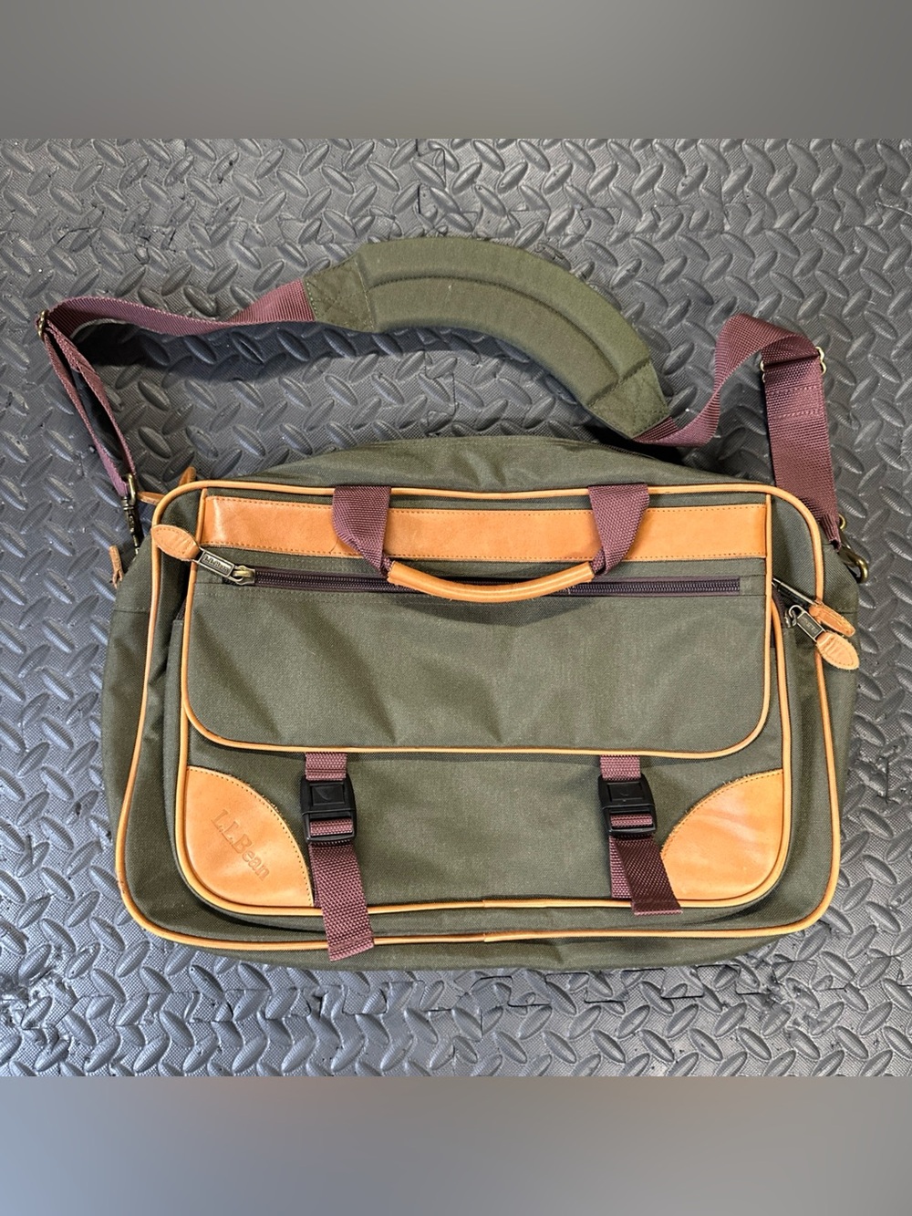LL Bean Vintage Green Canvas Leather Messenger Briefcase Laptop Bag Gorpcore